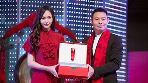 中国美正当红，DB真人旗舰A股上市，引领新时代